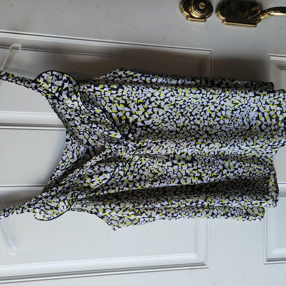 Avenue Black and Green Patterned Ruffle Top Size 18/20